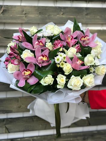 Букет цветов из: Розы и Хризантемы в Лукерьино