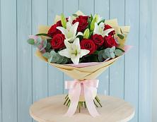Букет цветов из:  Лилии и Розы в Лукерьино