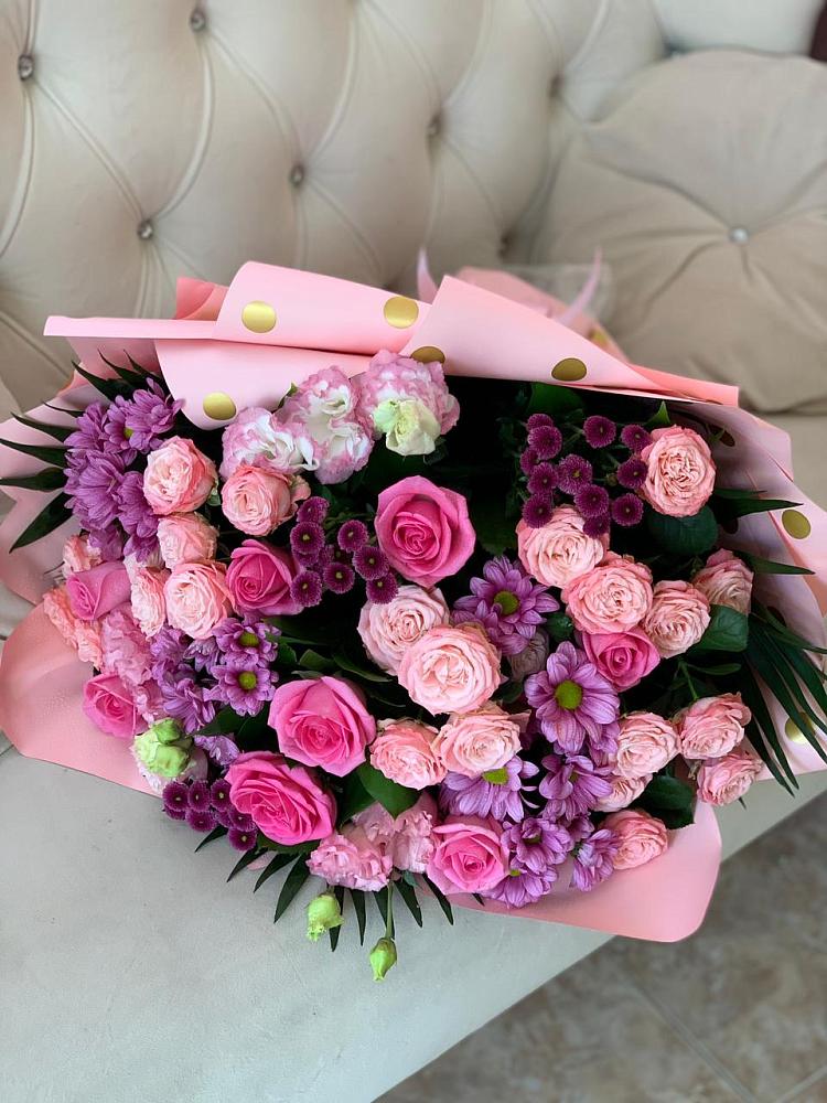 Букет цветов из: Хризантемы, Розы и Лизиантусы в Лукерьино