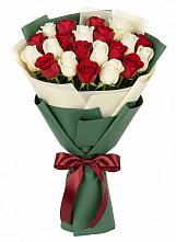 Букет Микс из красных и белых роз в Лукерьино