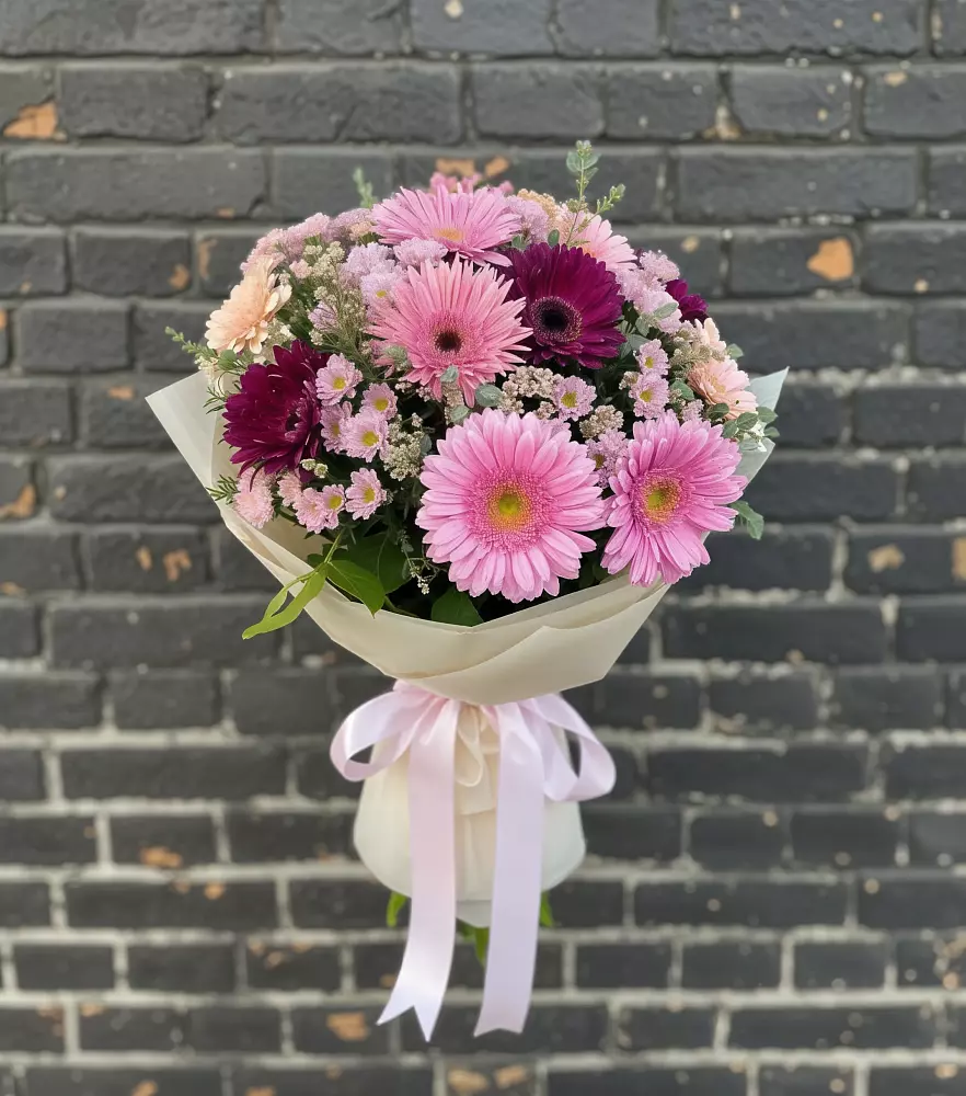 Букет цветов из: Герберы и Хризантемы в Лукерьино