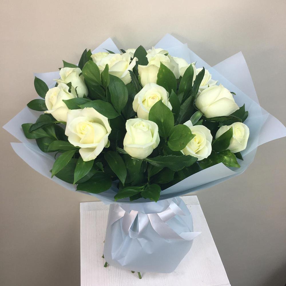 Букет 15 Белых роз Проуд в Лукерьино