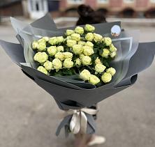 Букет Белые кустовые розы Солинеро в Лукерьино
