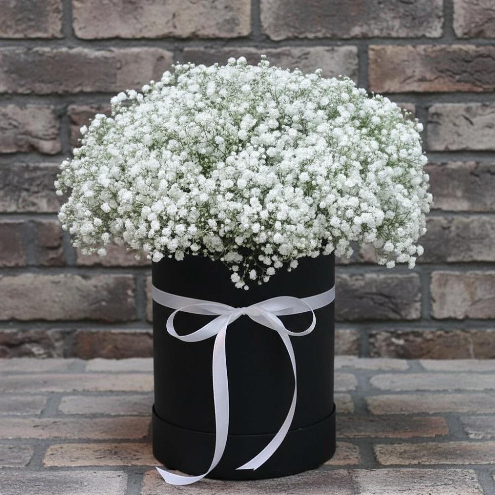 Цветочная композиция из Гипсофила в шляпной коробке в Лукерьино