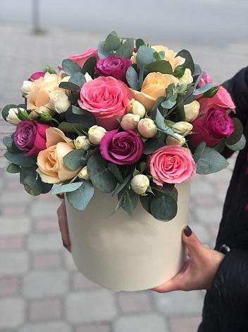 Цветочная композиция из Розы в шляпной коробке в Лукерьино