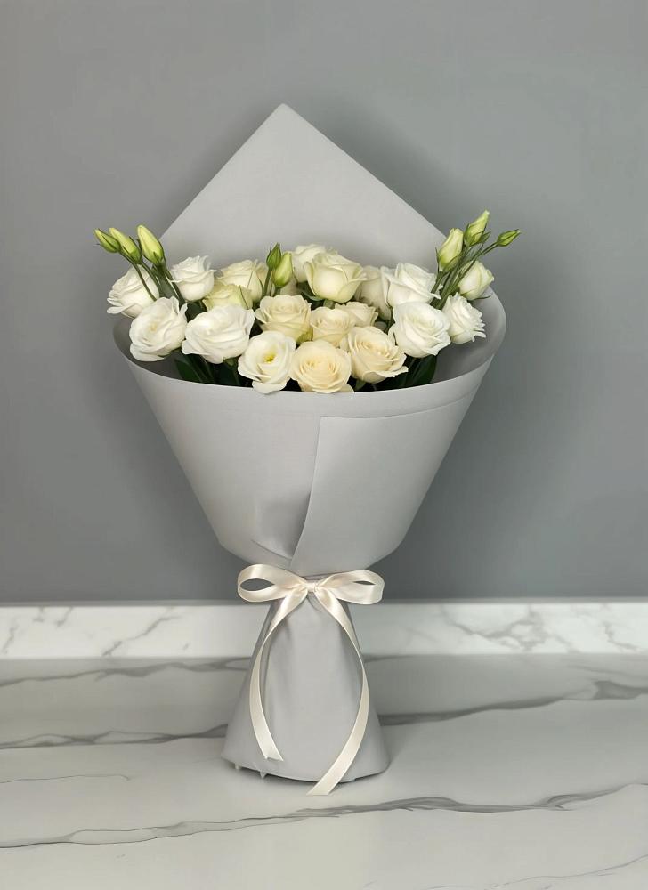 Букет цветов из: Розы и Лизиантусы в Лукерьино