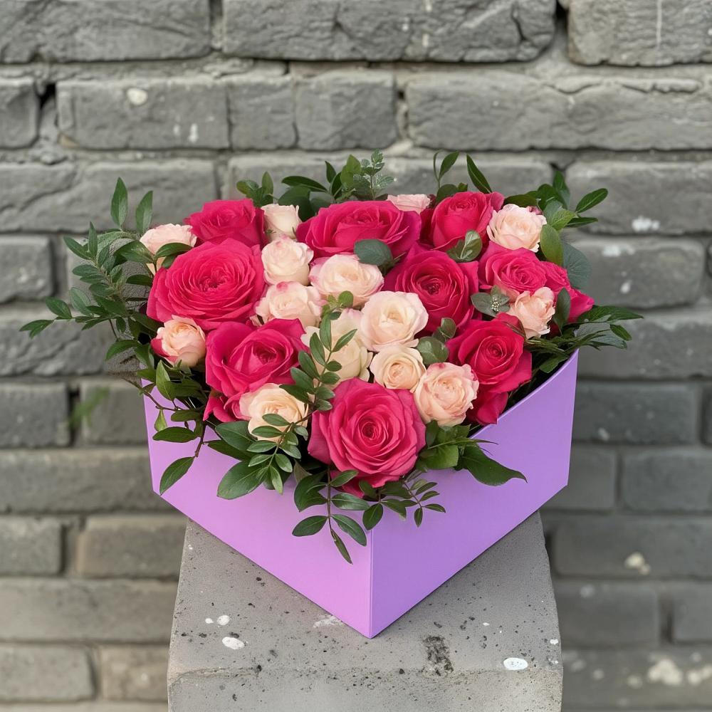 Цветочная композиция из Розы в коробке в Лукерьино