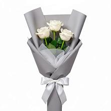 Букет 3 белые розы в Лукерьино