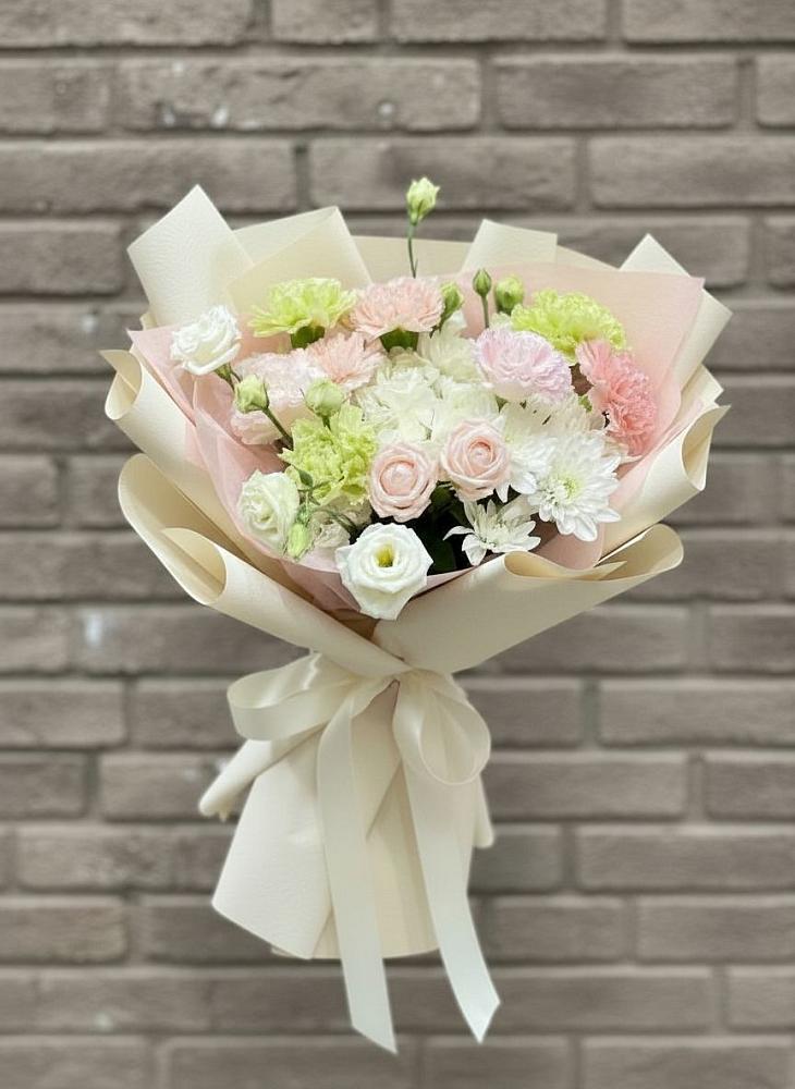 Букет цветов из: Гвоздики, Розы, Лизиантусы и Хризантемы в Лукерьино