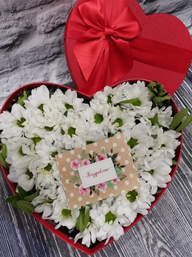 Цветочная композиция из Хризантемы в виде сердца в Лукерьино