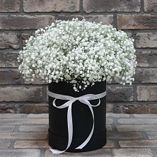 Цветочная композиция из Гипсофила в шляпной коробке в Лукерьино