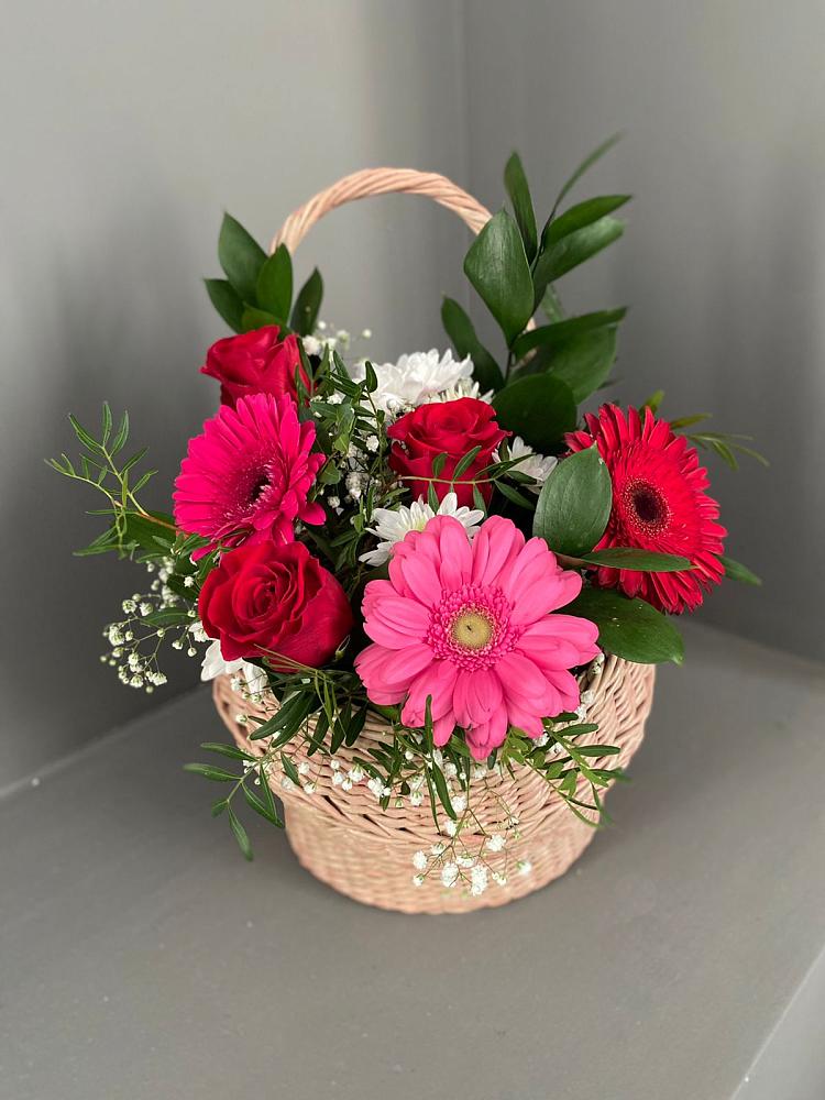 Цветочная композиция из Розы, Хризантемы и Герберы в корзине в Лукерьино