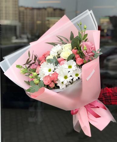 Букет цветов из: Розы, Лизиантусы и Хризантемы в Лукерьино