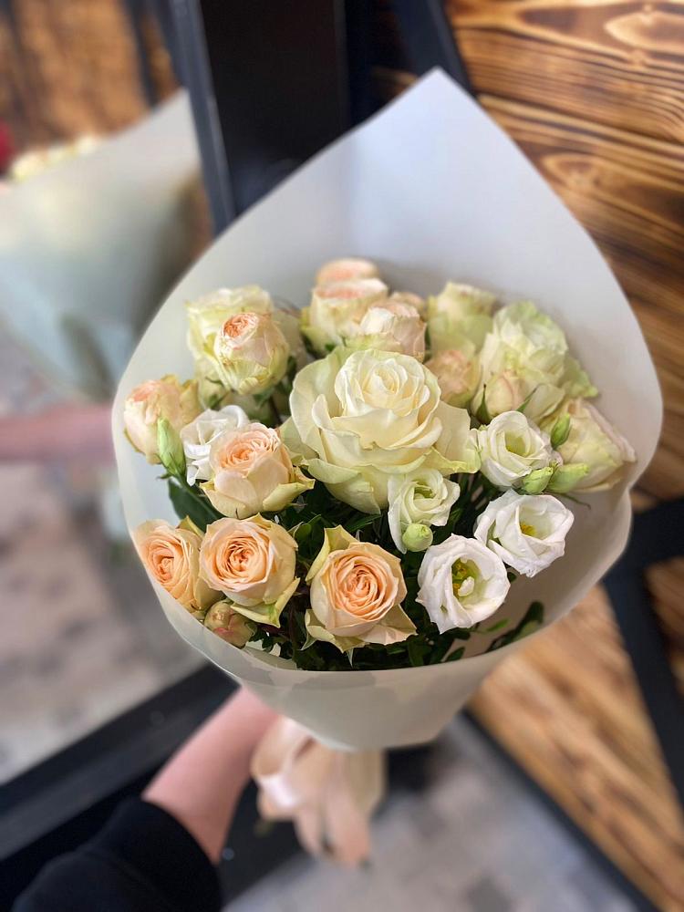 Букет цветов из: Розы и Лизиантусы в Лукерьино