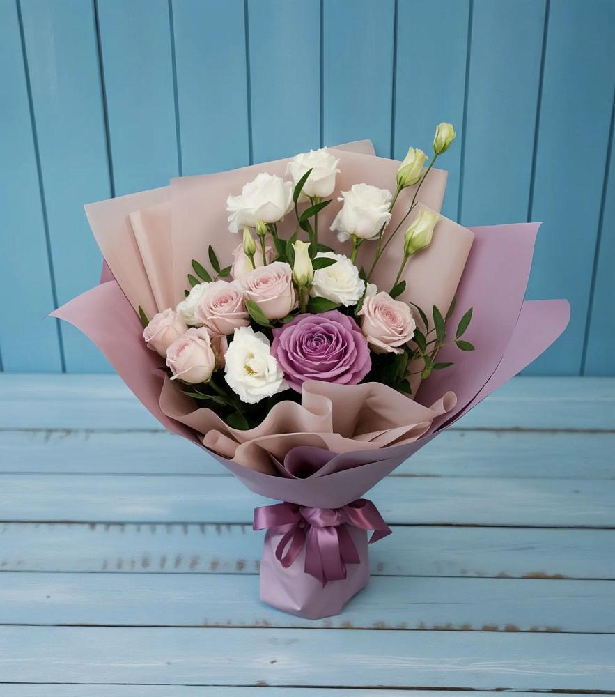 Букет цветов из: Розы и Лизиантусы в Лукерьино